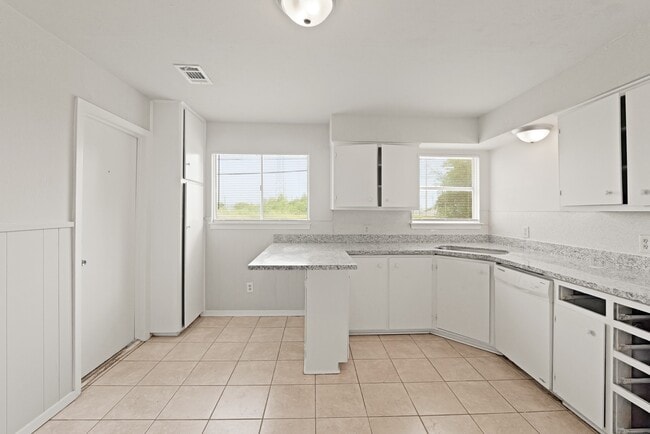 Photo - 326 Brookview St