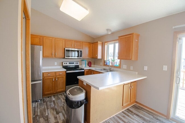 Photo - Spacious, freshly painted split entry home in NW Rochester!