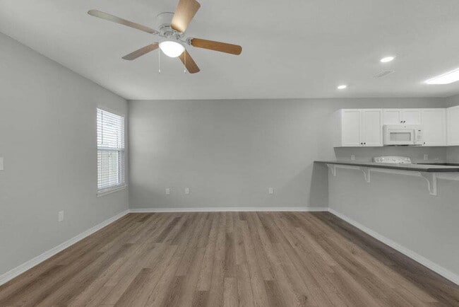 Photo - "Charming 2-Bed Townhouse Retreat in Fort Walton Beach with 2.5 Baths!"