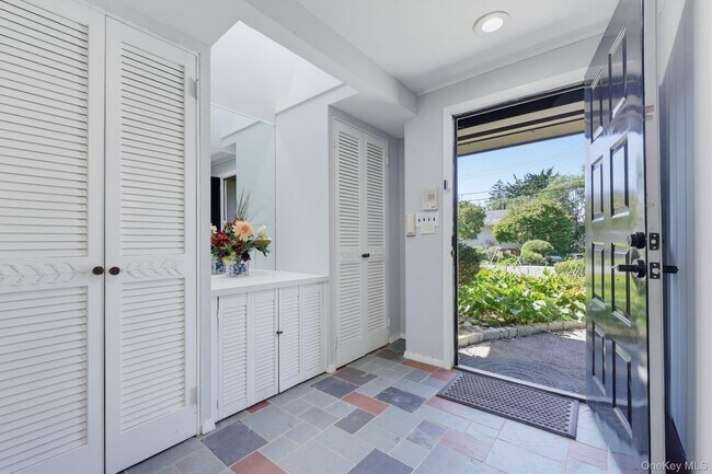6 Lark Ave