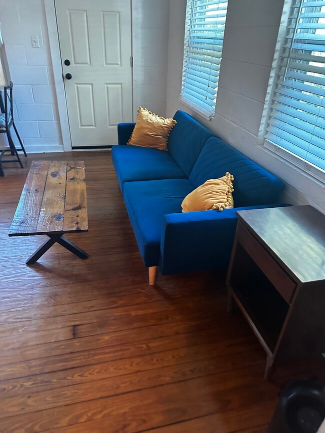 Photo - 236 W Michigan Ave Unidad 3