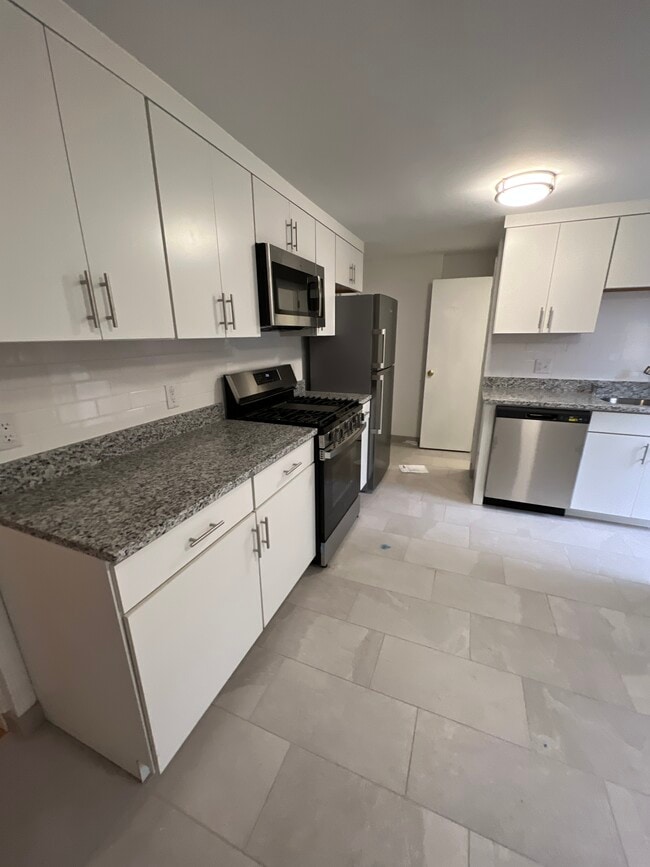 Building Photo - 29 Pond St