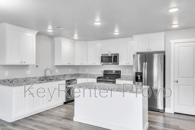 Building Photo - 1042 N 120 E St