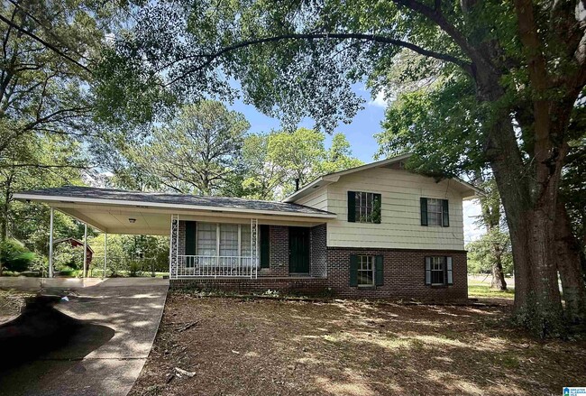Building Photo - 2800 Emerald Ave