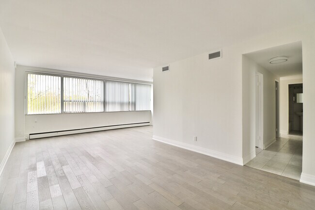 Building Photo - 2 Bedroom 1.5 Bath Unit 2 Bed / 1.5 Bath