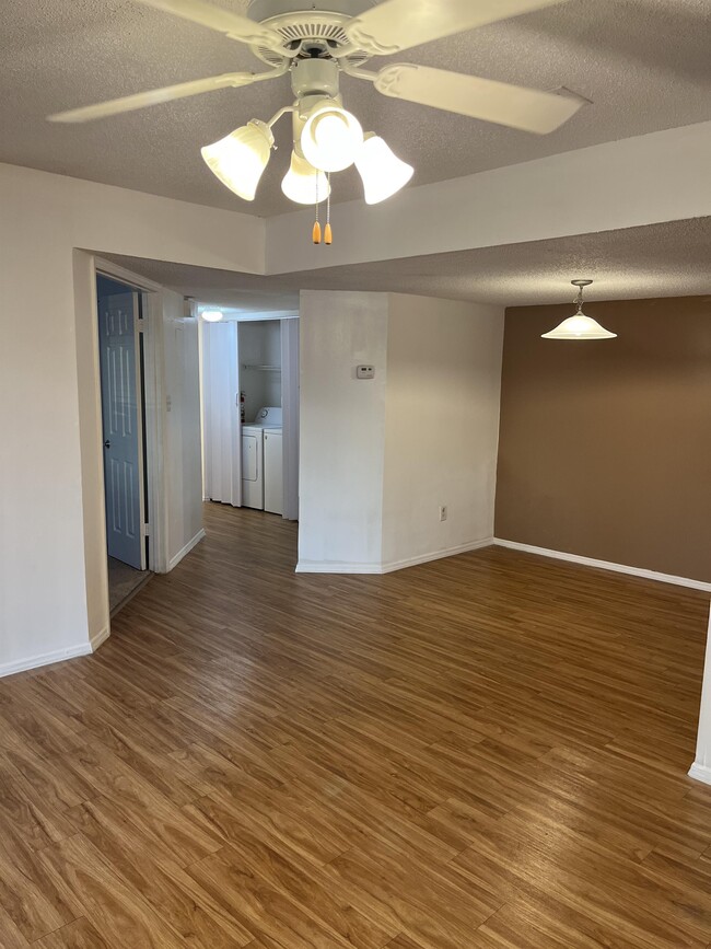 Photo - 151 Waterfall Way