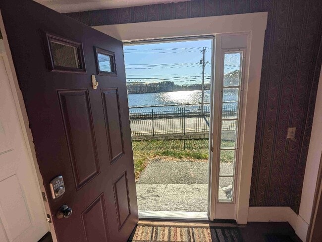 231 Lakeside Ave