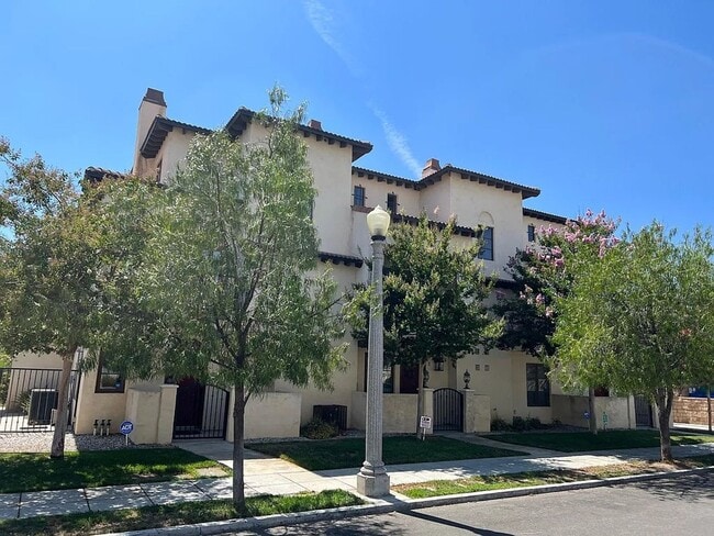 Building Photo - 247 S Arroyo Dr Unit 247 S. Arroyo Dr #2 Rental