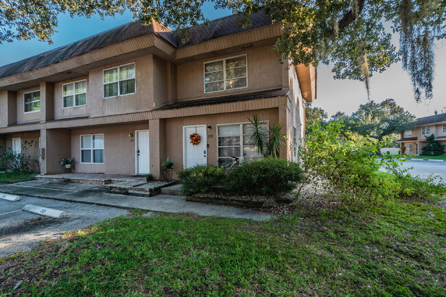 2 Story Condo for Annual rent in Fairway Oaks - 2 Story Condo for Annual rent in Fairway Oaks Unit 100