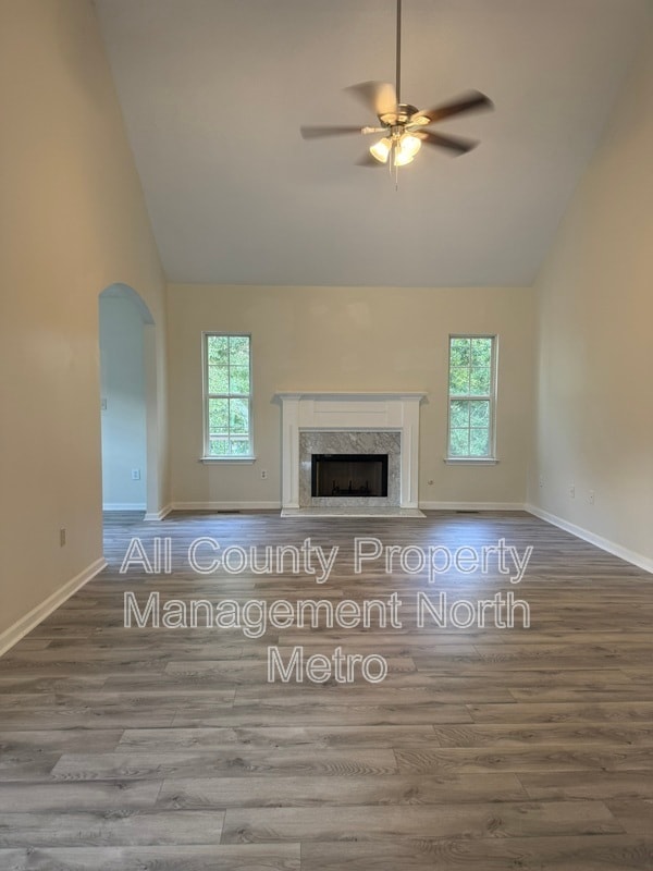 Photo - 170 S Barbara Ln