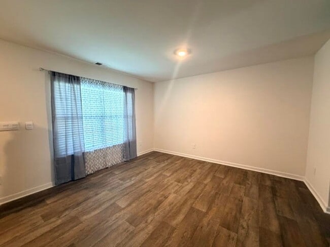 Photo - 526 Leven Dr