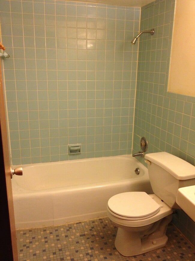 Photo - 1BR/1BA Unit in Great Location Close to Downtown & Schools! AVAIL. AUG 1, 2026 Unit 302