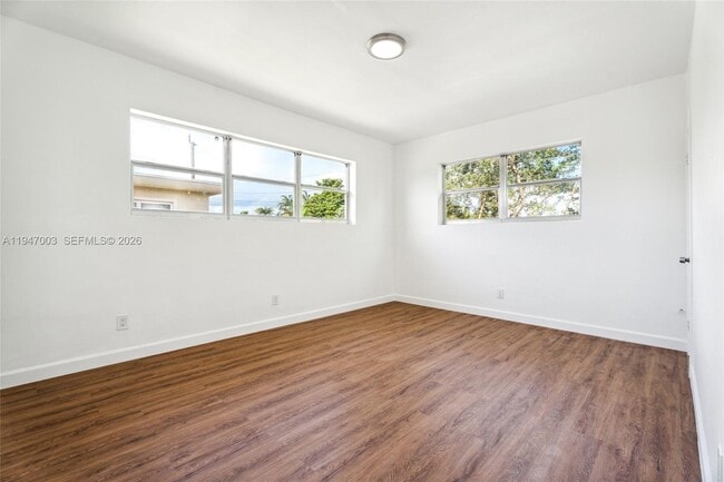 Photo - 825 85th St Unidad 2