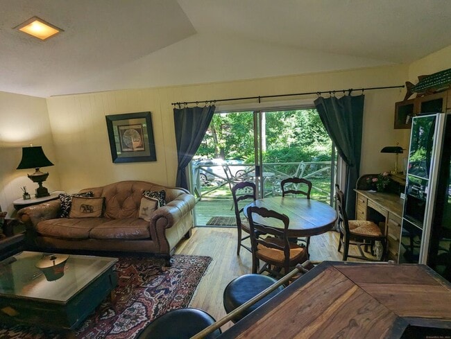 Photo - 3 Wild Rose Ln House