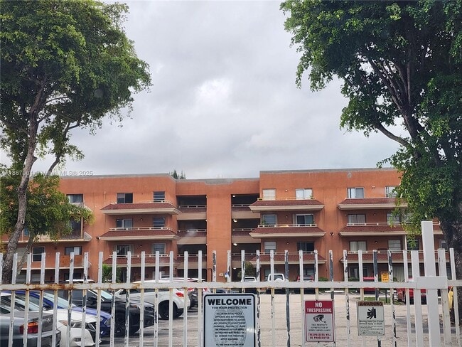 Building Photo - 17530 NW 68th Ave Unit C4002