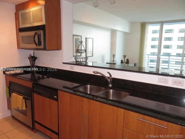 Building Photo - 335 S Biscayne Blvd Unit 2506