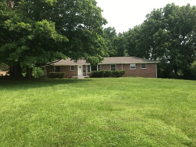 Building Photo - 3 Bedroom Pet Friendly Home For Rent!