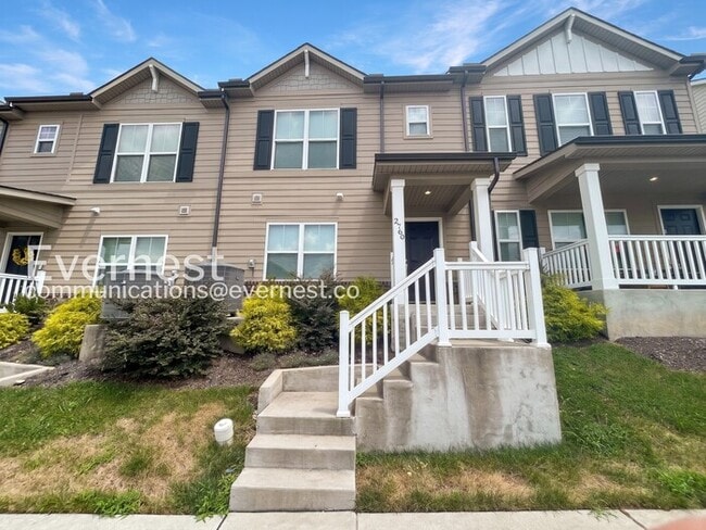 Building Photo - Limited Time Special Offer / 3 Bed/3 Bath Townhome with Attached Garage / Pet-Friendly / Vouchers...