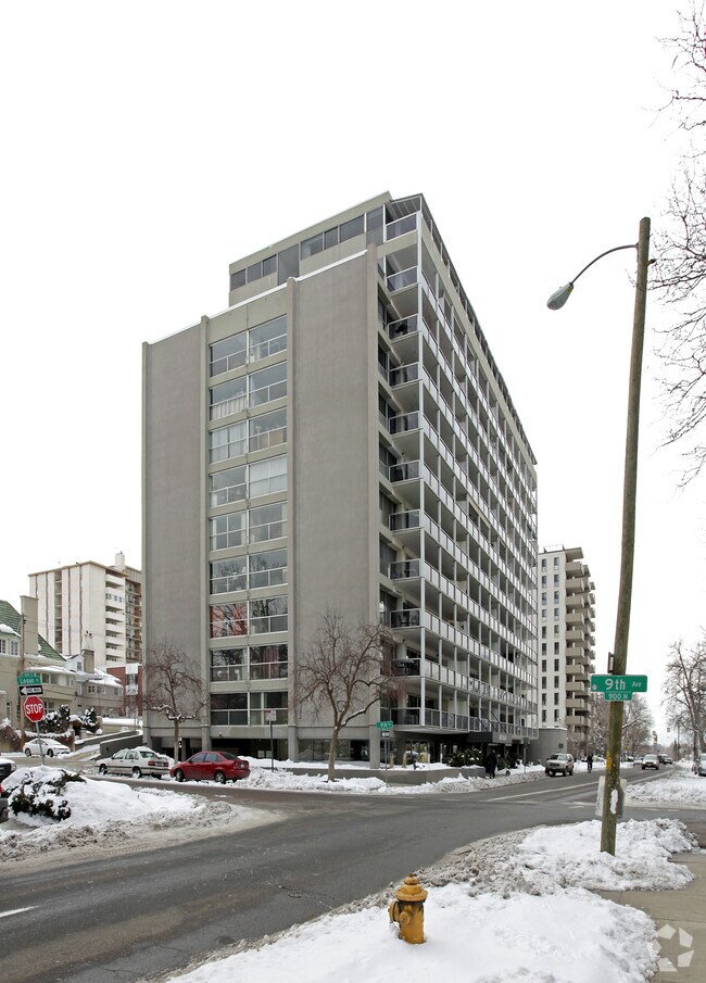 Photo - 888 Logan St