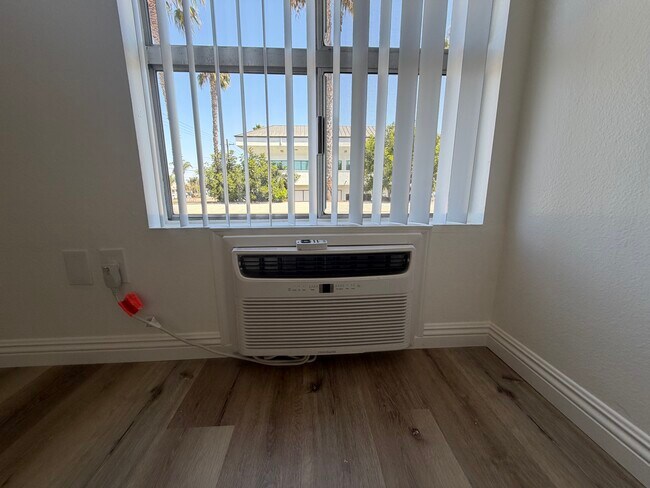 1x1 original bedroom window