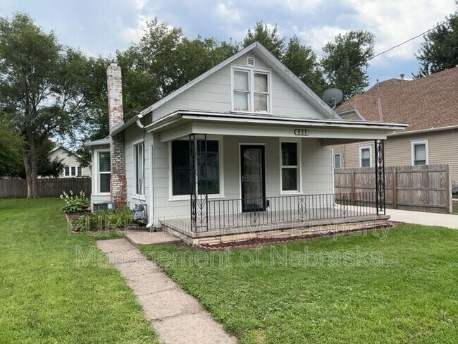 Photo - 921 W 8th St