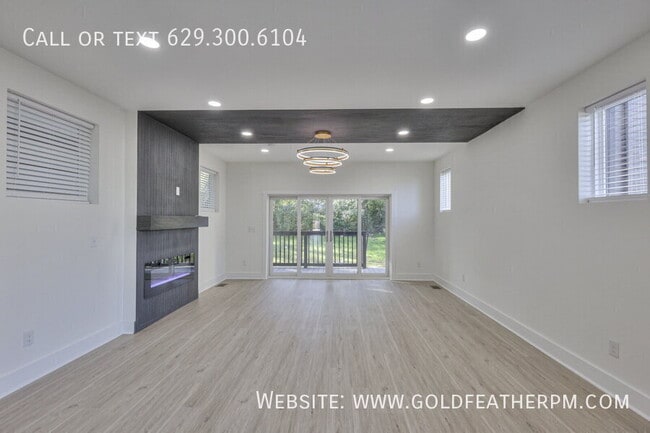 Photo - 402 E Trinity Ln