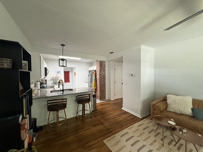 Photo - AVAILABLE EARLY JULY: UPDATED 2 BEDROOM 1 BATHROOM HOME IN MURRAY HILL