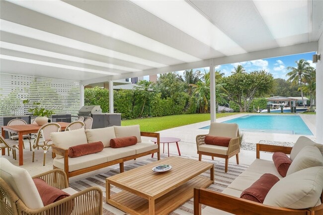 Building Photo - 801 NE 76th St