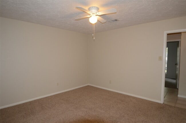 Photo - 56 Fallshire Dr