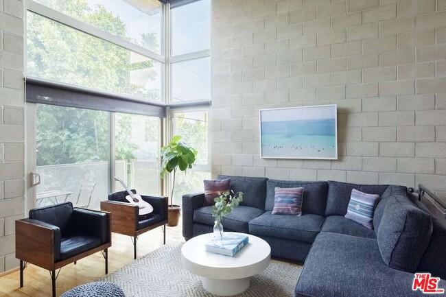 Photo - 530 N Larchmont Blvd Unit 4