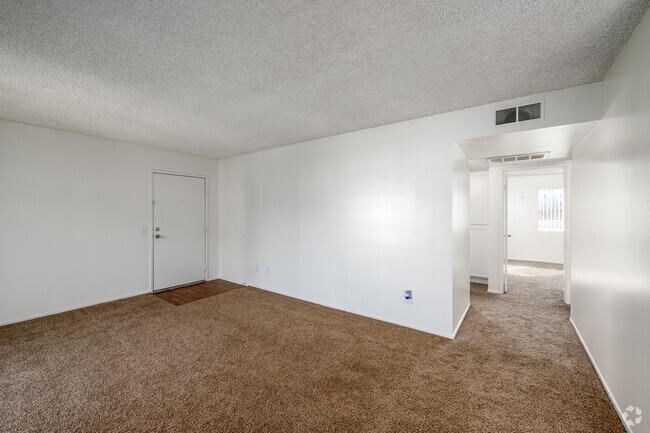 2BR, 2BA - 986SF - Living Room