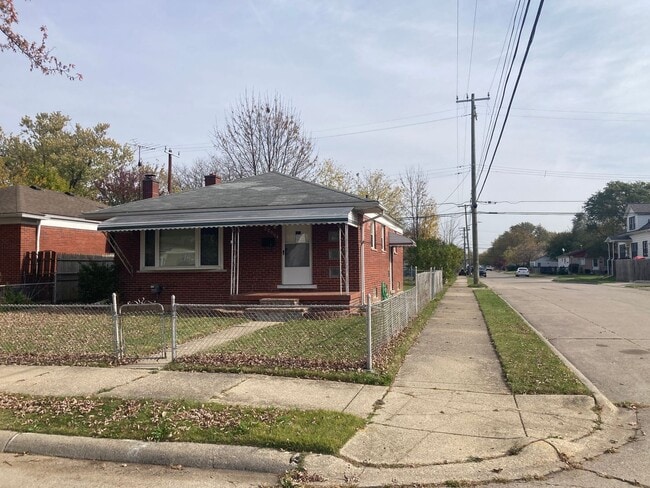 Building Photo - 3 bedroom, 2 FULL Bath Brick Ranch - HW Floors - Finished Bsmt - 1 car garage - Sec. 8 OK