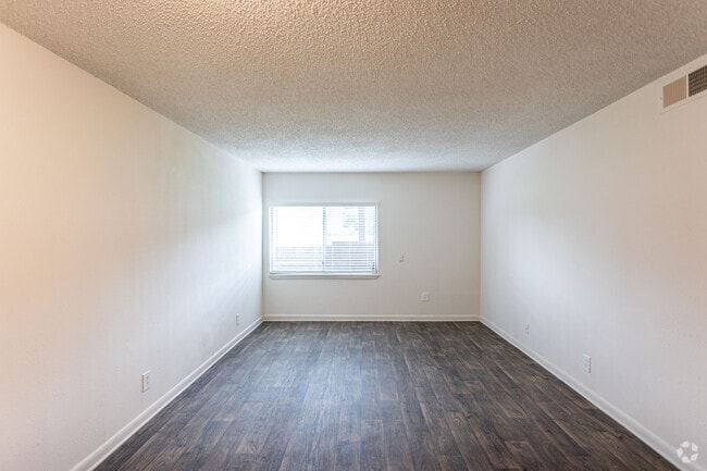 2BR, 1BA - 850 SF - Living Room
