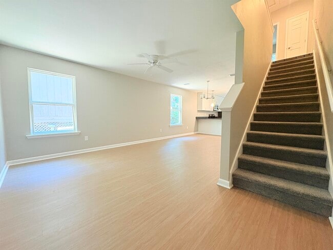 Photo - 1733 Beechwood Cir S