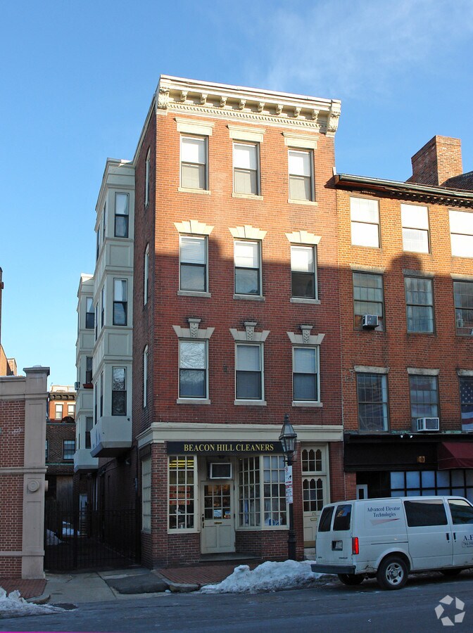 Photo - 151 Charles St