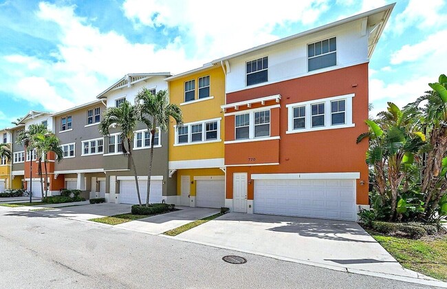 Photo - 770 Millbrae Ct