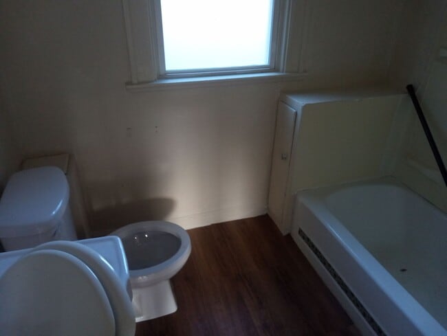 Photo - 2050 Berdan Ave