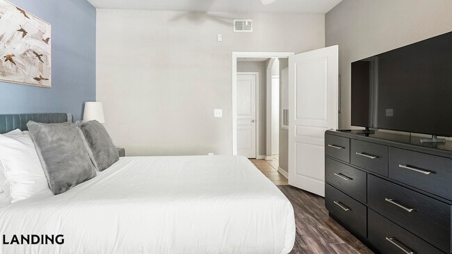 Photo - 15777 Quorum Dr Unit 3118