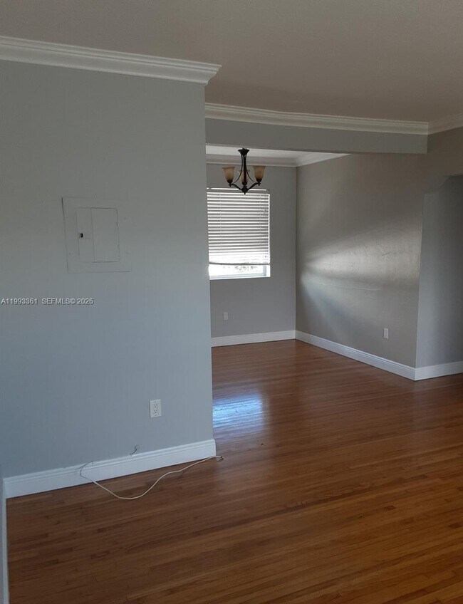 Photo - 755 83rd St Unidad 3