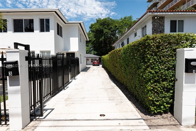 Photo - 2240 SW 16th St Unit U