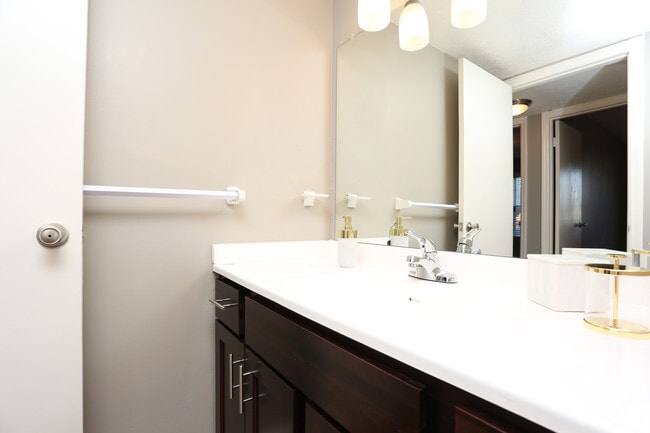 2BR, 1BA - 1100 SF - Bathroom