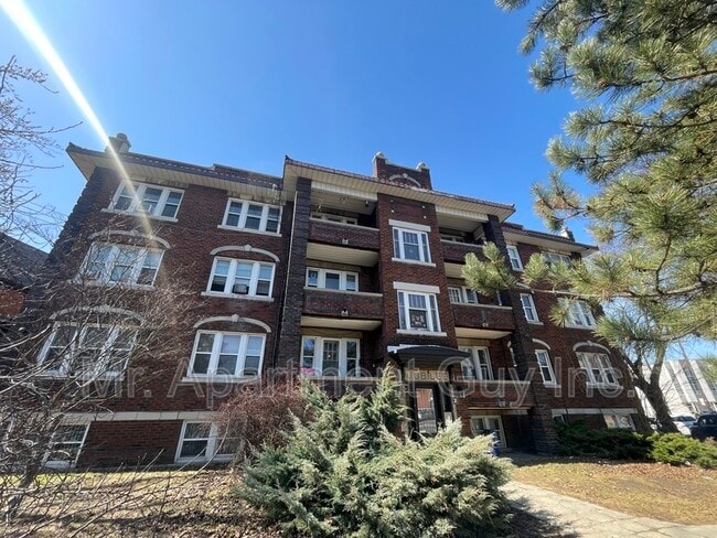 Photo - 2 Balsam Ave S Unit 3