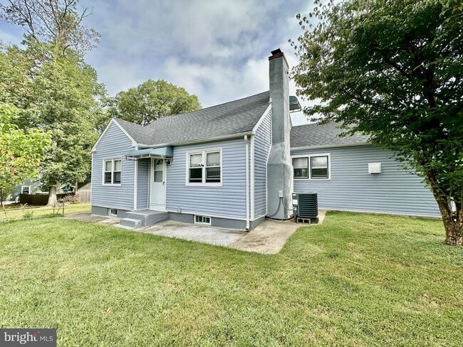 Building Photo - 632 Durham Rd
