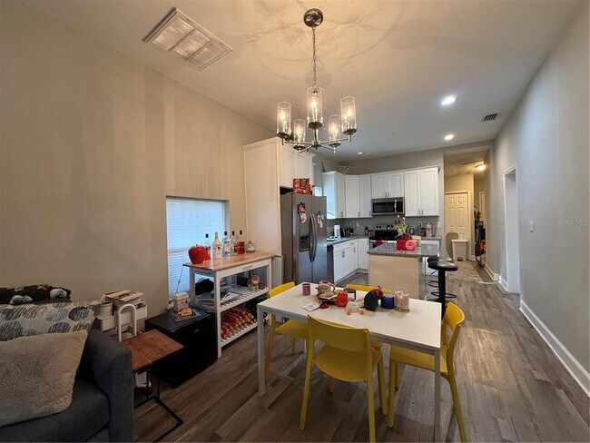 Photo - 2341 W Walnut St