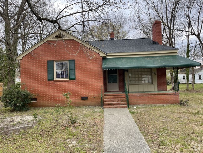 Building Photo - 3 Bedroom House - Excellent value for Bric...