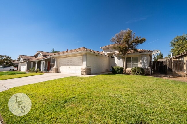 Photo - North West Fresno Home, 3BR/2BA, Built 1995 - Lots of Amenities!