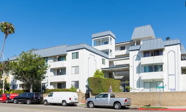 Photo - 5974 Buckingham Pky Unit #102