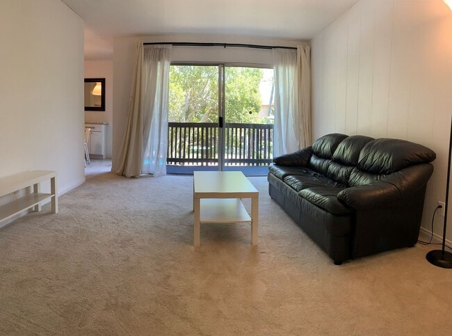 Building Photo - Condo in the Heart of Mission Valley!