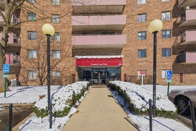 Building Photo - 1460 Fairlane Dr Unit 228