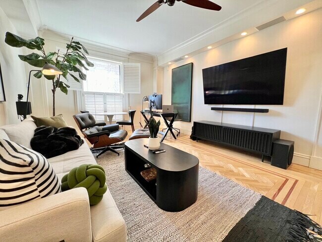 Building Photo - 21 Beacon St Unit 3I Rental